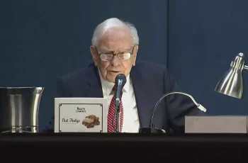 Fortitude in Financial Chaos: The Resilience of Berkshire Hathaway